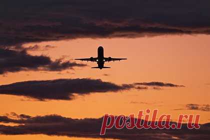 Самолет совершил экстренную посадку в Европе из-за разбушевавшегося финна