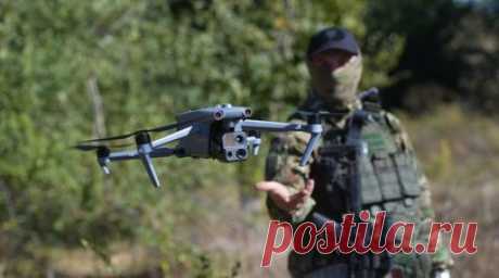 «Накопили богатейший опыт»: разработчик — о развитии российских военных БПЛА в 2023 году. Уходящий год стал прорывным для России в сфере военной беспилотной отрасли. Об этом в интервью RT заявил генеральный директор КБ «АвиаНовации», кандидат технических наук Сергей Товкач. По его словам, отечественные предприятия значительно нарастили объёмы производства различных БПЛА. В частности, передовые подразделения ВС РФ в достаточном количестве получили такие эффективные FPV-дроны, как «Упырь»,…