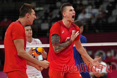 Российские волейболисты проиграли в стартовом матче чемпионата Европы. Сборная России по волейболу проиграла в стартовом матче чемпионата Европы команде Турции. Отечественные волейболисты уступили со счетом 1:3. Лидером по очкам в составе национальной команды стал Егор Клюка. Он набрал 20 баллов. Ближайший матч россияне проведут 4 сентября против команды Нидерландов.