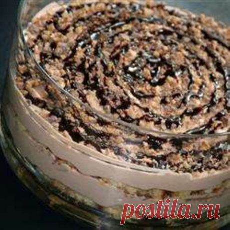 Очень вкусный кофейный десерт из готового бисквита 


Рецепт для тех, кто не хочет включать духовку. В рецепте используется готовый бисквит или бисквитное печенье. Крем с шоколадным сиропом и сливочным сыром, и конечно же - взбитые сливки! Очень вкусн…