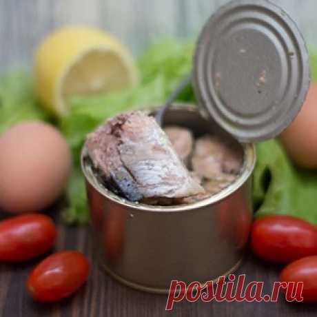 Салаты из консервированной сайры: 5 рецептов к праздничному столу - МирТесен