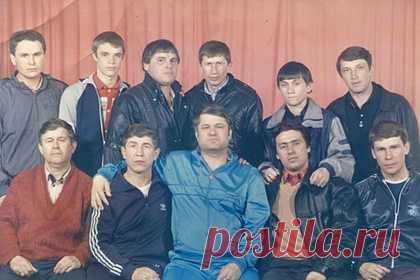 Юрий Быков и Александр Цекало снимут сериал про крупнейшую ОПГ в истории России. Режиссер Юрий Быков снимет сериал про одну из самых больших преступных группировк мира — ОПГ «Общак», которая появилась в середине 1980-х годов. Продюсерская компания «Среда» уже начала работу над проектом «Лихие», который выйдет на платформе IVI. Ожидается, что премьера проекта состоится в 2023 году.