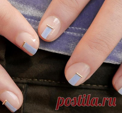 Alicia Torello в Instagram: «Another look at the simple negative space nails for @intothegloss using @deborahlippmann in Blue Orchid and @daily_charme gold bars»