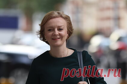 Трасс сравнили с Тэтчер и предрекли быструю потерю поста премьера. Политолог Малек Дудаков заявил, что на посту премьер-министра фаворит гонки Лиз Трасс может сыграть роль бывшего консервативного премьера Маргарет Тэтчер в качестве борца за демократию против автократии. Тем не менее, лидерство Трасс может быть скоротечным в случае, если консерваторы потеряют большинство.