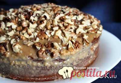 Пирог с вареной сгущенкой и грецкими орехами