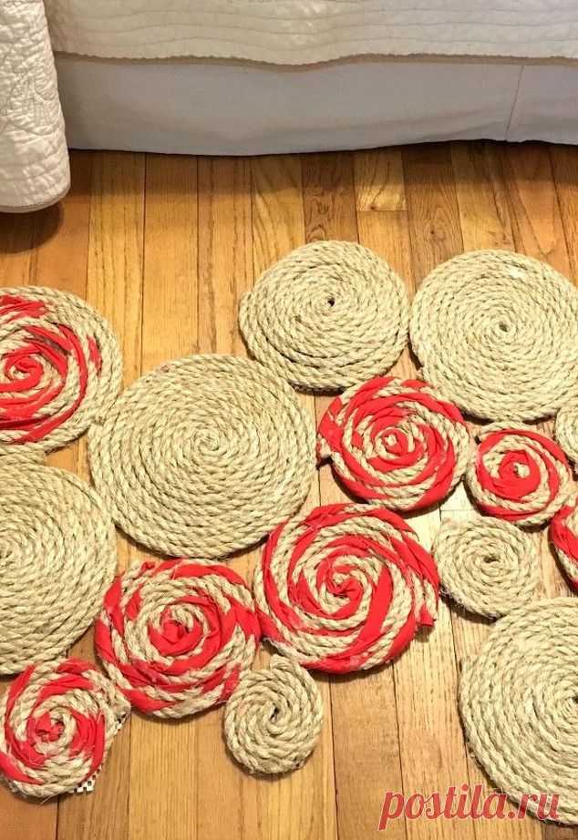 Мастерица соединила конец веревки и спандекс. В результате у неё получился отличный аксессуар