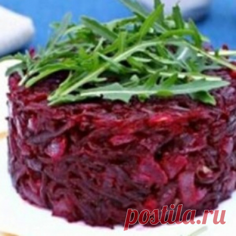 Невероятно вкусный салат из свеклы с жареным луком…