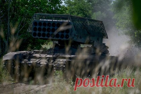 «Солнцепеки» ударили по скоплению живой силы ВСУ в трех населенных пунктах. Тяжелые огнеметные системы (ТОС) «Солнцепек» нанесли поражение по скоплениям украинских войск в Красногоровке, Клещеевке, Мало-Ильиновке на донецком направлении. Также средствами ПВО были уничтожены семь украинских беспилотников в районах населенных пунктов Берестовое и Отрадовка в ДНР.