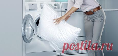 Как правильно стирать подушки с разными наполнителями в домашних условиях! Как стирать подушки        	Подобрать правильную подушку значит обеспечить себя комфортным сном, а соблюдать принципы ухода за ней &ndash; проявить заботу о здоровье. Неправильная чистка вещей с наполнителем приведет к потере необходимых свойств. Подушка может стать скоплением
