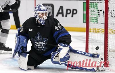 СМИ: клуб НХЛ "Торонто" включил Самсонова в список травмированных. Российский голкипер получил повреждение во время матча с "Бостоном"