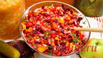 Очень вкусный винегрет на праздничный стол! Простой в приготовлении классический винегрет, который выглядит аппетитно и очень красиво! Красивое и аппетитное блюдо, которое понравится всем и никого не оставит равнодушным за праздничным столом!