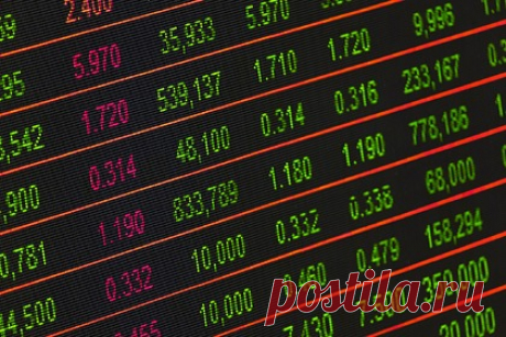 Мошенники придумали новую схему с раздачей денег жертвам. Мошенники придумали новую схему по выманиванию денег у россиян. Злоумышленники, предлагающие вложиться в фейковые инвестиционные проекты, начали переводить жертвам деньги на счет. Тем самым, объяснили эксперты, они пытаются повысить доверие к себе, чтобы впоследствии выманить более крупную сумму.