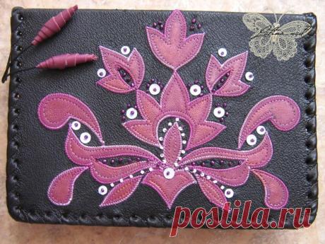 Обложка для книг из натуральной кожи, декор декоративная строчка, аппликация, бисер, пайетки.