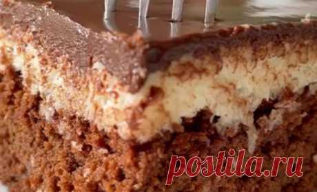 Шоколадный торт пирожное Баунти простой рецепт пошаговый Как сделать вкусный Шоколадный торт пирожное Баунти рецепт простой. Насыщенный шоколадный торт с кокосовой начинкой и ганашем 😍 Сливочное масло 170 гр Шоколад 72% 100 гр Сахар 200 гр Ванильный сахар 7 гр Соль щепотка Яйца 3 шт Кофе 0.5 ст.л Мука 95 гр Разрыхлитель 1 ч.л Начинка: Сгущенное молоко