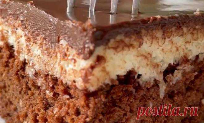 Шоколадный торт пирожное Баунти простой рецепт пошаговый Как сделать вкусный Шоколадный торт пирожное Баунти рецепт простой. Насыщенный шоколадный торт с кокосовой начинкой и ганашем 😍 Сливочное масло 170 гр Шоколад 72% 100 гр Сахар 200 гр Ванильный сахар 7 гр Соль щепотка Яйца 3 шт Кофе 0.5 ст.л Мука 95 гр Разрыхлитель 1 ч.л Начинка: Сгущенное молоко