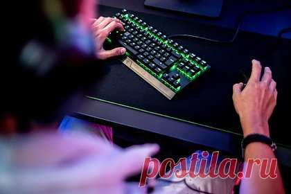 Названы лучшие игры 2022 года. Игрой года по версии журнала Time оказалась God of War Ragnarök. В пятерку лучших игр также вошли Horizon Forbidden West, The Quarry, Elden Ring и Stray. «После многочисленных задержек и неудач из-за пандемии индустрия видеоигр в 2022 году, наконец, снова набирает обороты», — прокомментировали рейтинг журналисты.