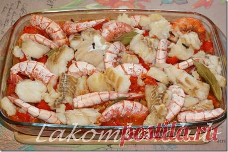 Рыба, запеченная с картофелем и креветками По-испански