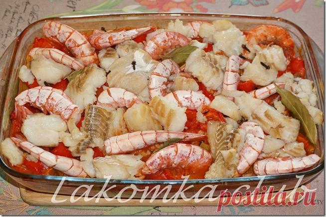 Рыба, запеченная с картофелем и креветками По-испански