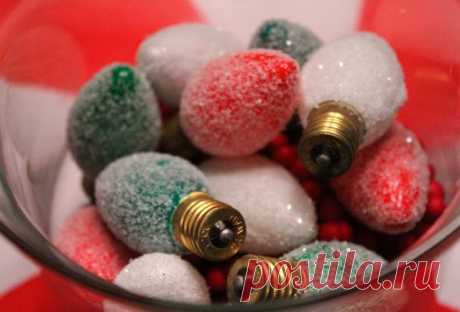 Елочные игрушки из лампочек