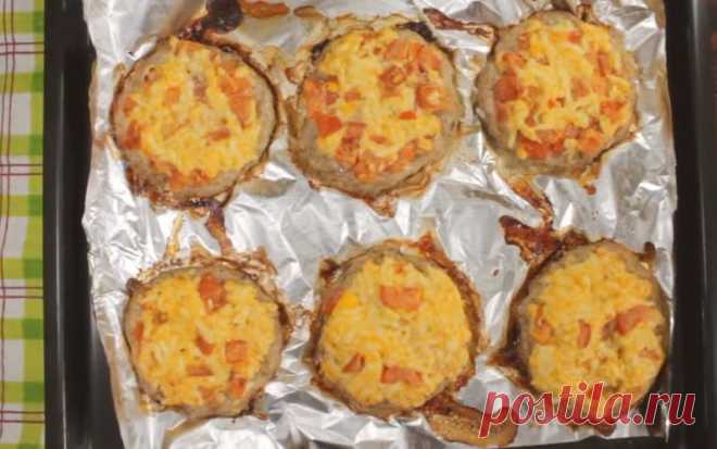 Рецепт котлет с сыром, вареными яйцами и помидором