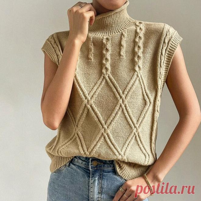 Безрукавка с крупным рельефным узором