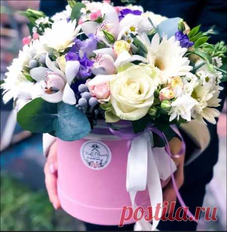 Цветы в шляпных коробках, изысканный подарок любимым