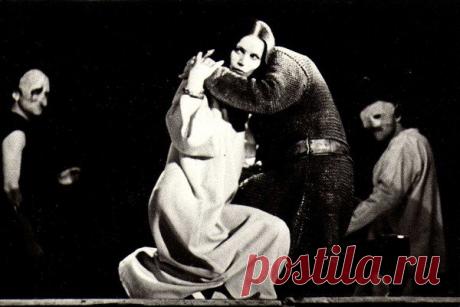 Театр МГУ, спектакль "Гамлет" - сцена "актёры"- Галя Фролова, Гена Богданов, Саша Воеводин, Олег Севастьянов.