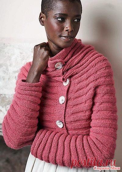 Вязаный жакет «Хэмптон-Хилл» Стильный вязаный жакет с большим воротником выполнен горизонтальной резинкой.  Размеры:  1 (2, 3, 4, 5, 6, 7, 8)