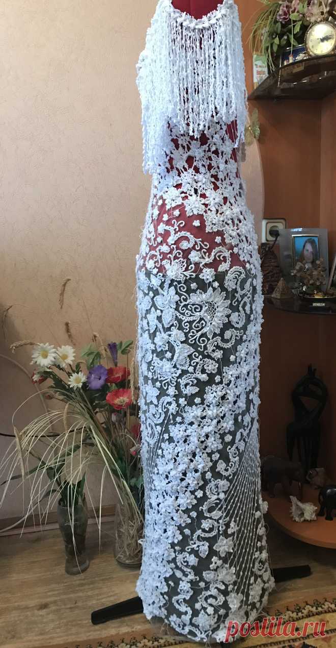 Платье из свадебного превращается в праздничное. Неповторимый рисунок, несколько вариантов фасона, игра цветовой гаммы с нижней юбкой , сделают вас единственной и неповторимой на любом празднике, Вас запомнят на долго. Будьте молоды и прекрасны ВСЕГДА!!!