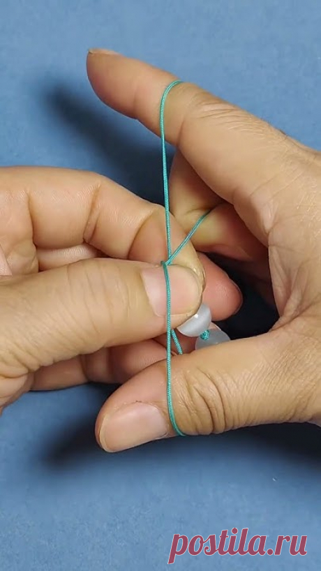 Want to knot pearls for a necklace or bracelet? This super easy method takes just 3 seconds to learn! 🔗✨ It prevents pearls from rubbing against each other ...