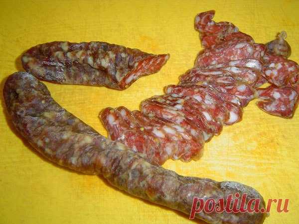 Белорусская вяленая колбаса
http://kolbasadoma.ru/belorusskaya-vyalenaya-kolbasa...