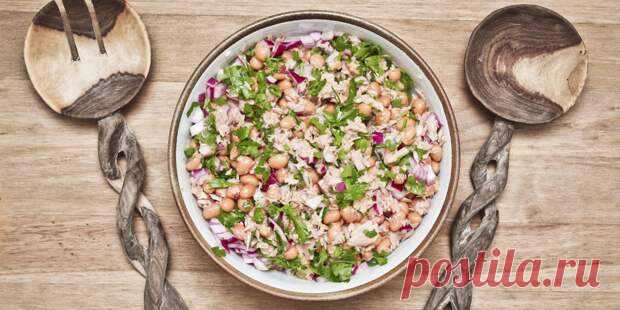 10 вкусных салатов с фасолью, которые хочется готовить снова и снова - БУДЕТ ВКУСНО! - медиаплатформа МирТесен Интересные сочетания с курицей, говядиной, колбасой, кукурузой, грибами, свёклой, крабовыми палочками и не только. 3 важных момента Для салатов можно использовать и консервированную, и варёную фасоль. Главное — приготовить последнюю правильно. Консервированную фасоль нужно предварительно откинуть