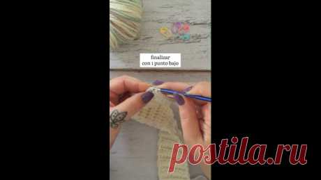 Английская резинка для вязания крючком.

Начинается с цепочки-основы нужного вам числа.
1-й ряд вяжется полустолбиками.