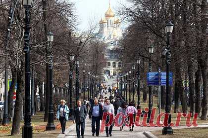 Москвичам пообещали летнее тепло. В понедельник, 8 апреля, в Москве ожидается летняя погода. Аномальное тепло пообещал жителям столицы ведущий специалист центра погоды «Фобос» Михаил Леус. По словам синоптика, погода будет облачной с прояснениями, местами возможны небольшие дожди. Воздух прогреется до плюс 20 градусов Цельсия.
