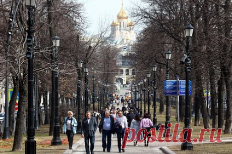 Москвичам пообещали летнее тепло. В понедельник, 8 апреля, в Москве ожидается летняя погода. Аномальное тепло пообещал жителям столицы ведущий специалист центра погоды «Фобос» Михаил Леус. По словам синоптика, погода будет облачной с прояснениями, местами возможны небольшие дожди. Воздух прогреется до плюс 20 градусов Цельсия.
