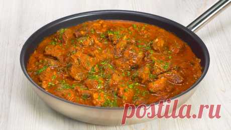 Виндалу/Vindaloo. Индийская кухня..  Рецепт от Всегда Вкусно! Когда-то этот способ приготовления мяса португальцы привезли в Индию, на Гоа. Блюдо называлось Виндалу (vinho de alho- чесночное вино), именем маринада, в котором выдерживалось мясо. В Индии по традиции к мясу добавили специи и блюдо стало индийским, а со временем знаменитым. Мы предлагаем приготовить вам Виндалу из говядины и убедиться в его изумительном вкусе.