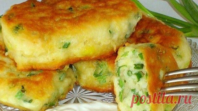 Пирожки, от которых невозможно оторваться

Частенько друзья заходят в гости без предупреждения, а то и свекровь нагрянет неожиданно. Испечь пирожки — это лучший способ показать себя отличной хозяйкой даже при условии дефицита времени! Итак, у вас есть 20 минут, пока гости моют руки, а свекровь восторгается новым шторам… а мы будем готовить быстрые пирожки с яйцом и зеленым луком!