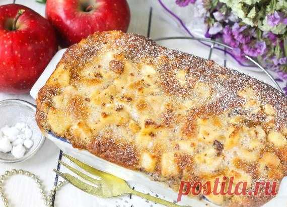 Очень яблочный пирог

Очень яблочный пирог по вкусу похож на суфле. Он очень сочный и ароматный.

Продукты (на 4 порции)
Яблоки - 2 шт.
Яйцо - 1 шт.
Мука - 70 г
Сахар - 70 г
Орехи грецкие - 50-60 г
Изюм - 50 г
Разрыхлитель - 0,5 ч. л. без верха
Соль - 2 щепотки
Масло растительное - 50 мл
Сахарная пудра - для посыпания

Куриное яйцо разбейте в глубокую емкость, всыпьте туда же соль и сахарный песок. Тщательно взбейте венчиком или вилкой.

Влейте в яичную массу растительное ...