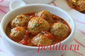 Как приготовить вкусные тефтели в подливе Как приготовить вкусные тефтели в подливе. Мясные тефтели с густой подливой и гарниром из ароматного картофельного пюре — это настоящий вкус детства. Такое простое, но вкусное и полезное блюдо можно приготовить и сейчас, чтобы порадовать всю семью. Как приготовить вкусные тефтели в подливе. Ингредиенты, необходимые для приготовления тефтелей: — 0,5 кг фарша (можно смешанного); — 1/4 стакана круглого риса; — средняя луковица; — по 1...