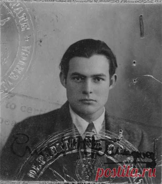Очень молодой Эрнест Хемингуэй, фото на паспорт

Узнали без бороды и знаменитого свитера?