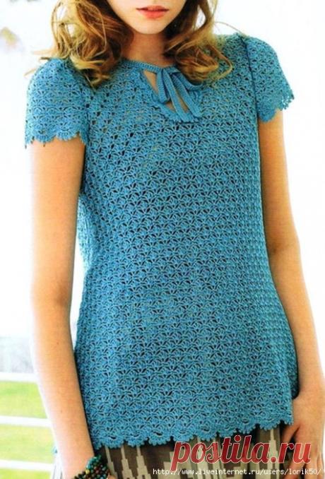 Голубая ажурная блузочка крючком..