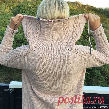Вязаное пальто с капюшоном с описанием ROXANE.
