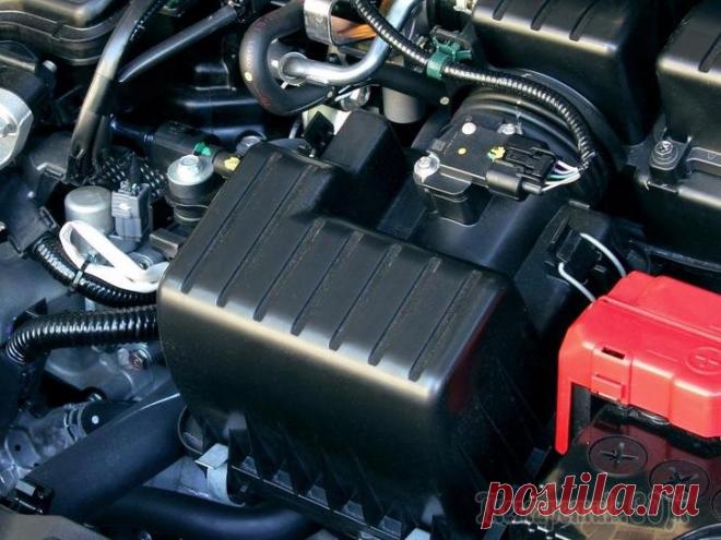 Поворот не туда: откуда на воздушном фильтре масло и что с этим делать Наверное, кто-то замечал такое явление: при замене воздушного фильтра на нём заметны следы масла. Чаще всего – в виде пятна, иногда заметны и отдельные капли. Как оно туда попало? Опасно ли это? Иногд...