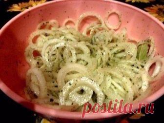 Маринованный лук для шашлыка, салатов и просто с хлебушком покушать Ингредиенты:

4-5 луковиц
2-3 зубчика чеснока
2-3 ст. л. уксуса
5 ст. л. растительного масла
2-3 ч. л. сахара
лавровый лист
перец черный
сухая зелень петрушки и укропа
соль по вкусу




Приготовление:…