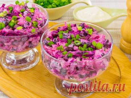 Салат со свеклой, куриным филе и фасолью Вкусный простой салат. Фасоль можно использовать обычную, ее надо замочить и отварить (на упаковке все должно быть написано).