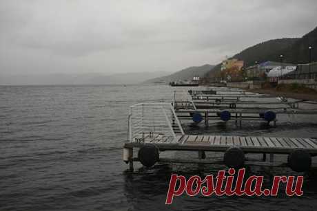 Россияне забронировали на зимний сезон почти все турбазы на Байкале. Туристы забронировали на зимний сезон 2022-2023 года практически все турбазы на Байкал. По словам собеседника агентства, на новогодние праздники ажиотажного спроса на озеро пока не зафиксировано. При этом Копылов отметил, что приехать могут не все туристы, забронировавшие места.