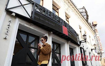 Общага вам не брянский лес. Владислав Уткин — о спектакле Театра на Таганке "Молодость все простит"