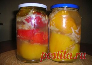 Перцы фаршированные капустой, на зиму.....Нам надо на 3-4 литра: 3 килограмма перца болгарского, чеснока 3 головки, килограмм – полтора капусты белокочанной. Для маринада на 2 литра воды: полтора стакана 9% уксуса, масла растительного стакан, 4 ложки столовых соли, сахара стакан, листа лаврового 3 штуки, перца черного горошком 10 штучек, горошин 5 перца душистого. Приготовить: промываем перцы и от семян очищаем. Нашинкуем тонко капусту. Разбираем на зубцы чеснок и очищаем. Теперь приготавлива...
