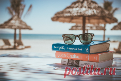 6 причин читать книги в отпуске Все знают, что читать полезно. Самые очевидные преимущества библиофила — развитое воображение, натренированная память, большой словарный запас и широкий кругозор. А теперь новость! По мнению ученых, благотворное влияние литературы этим не ограничивается. Оказывается, если вы проводите свободное время с книгой в руках, то автоматически улучшаете свое здоровье, снижаете уровень стресса и становитесь счастливее. Исследователи доказали, что чтение книг — важное…