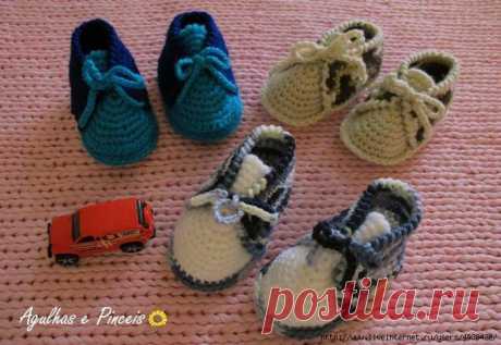 Пинетки крючком для мальчика. Необычная технология.